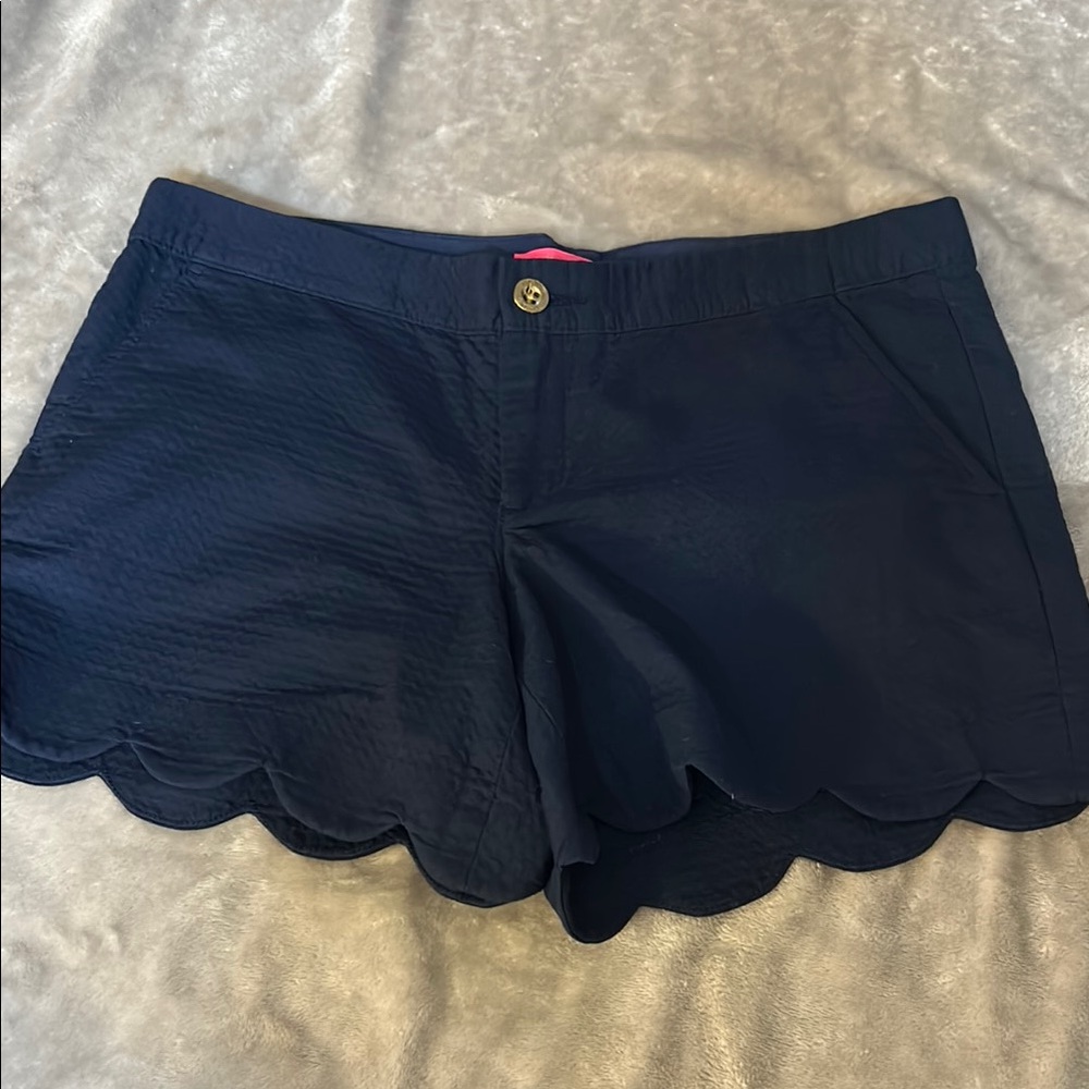 Lilly Pulitzer buttercup short in true navy